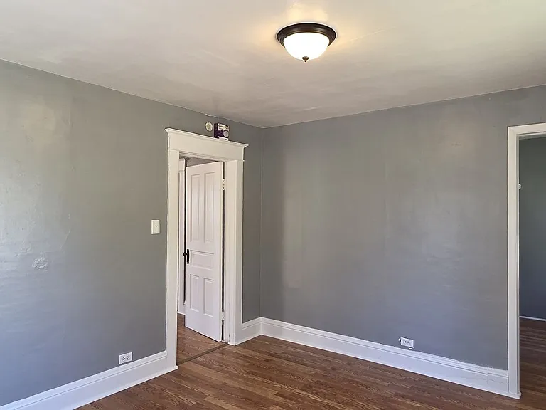430 E Bremer — Photo 15