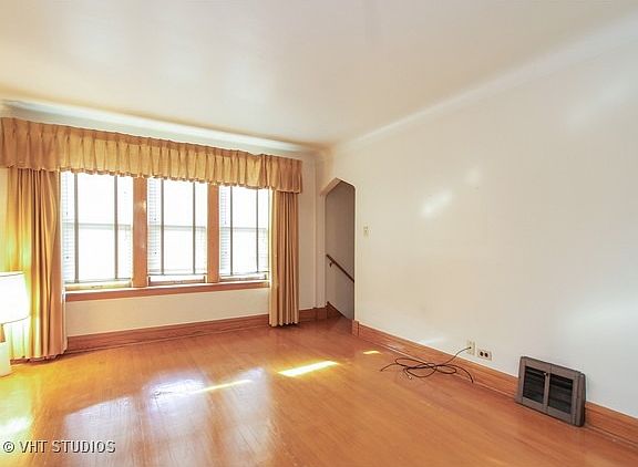 3rd image of 3633 S Lombard Ave