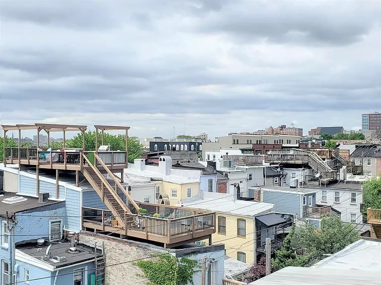 230 S Durham St — Photo 16