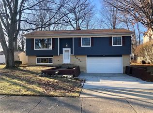 5654 Dolphin St, Mentor On The Lake, OH 44060