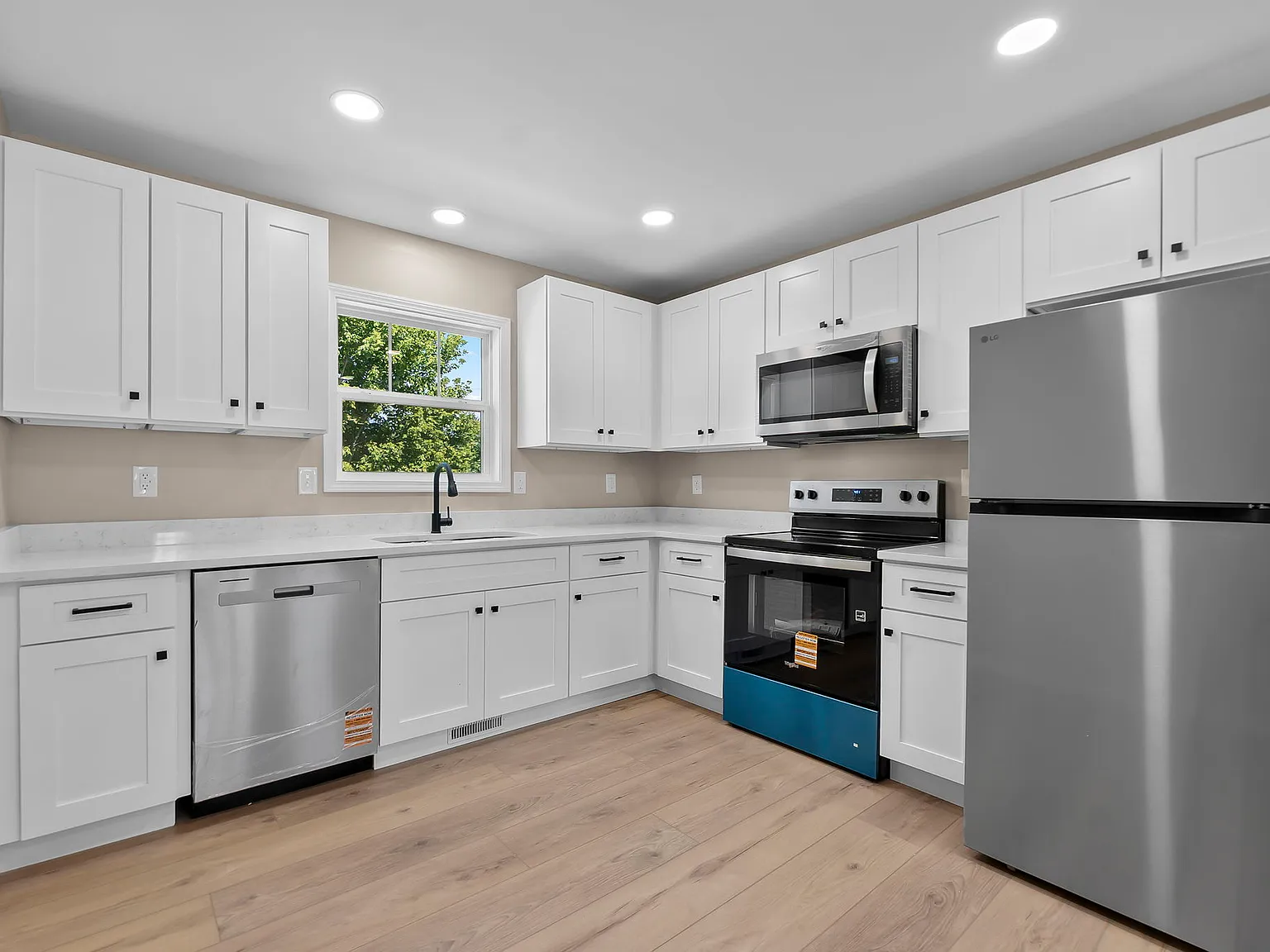 2 bed, 1.5 bath, 1152 sqft, $1,300 — Photo 4