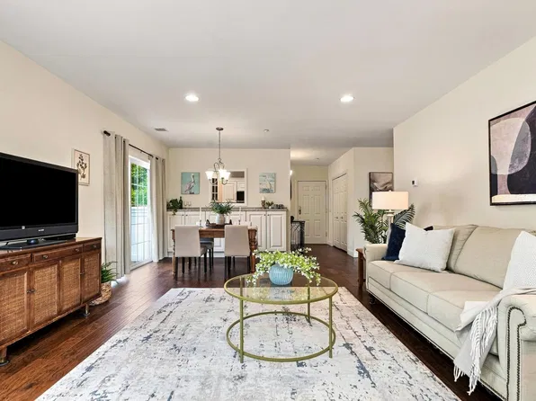 2201 Briarwood Vlg Unit 2201, Clinton, MA 01510