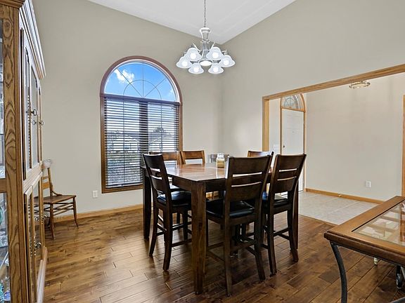 5th image of 4011 Appletree Dr