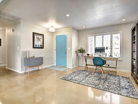 3rd image of 19 Shady River Cir