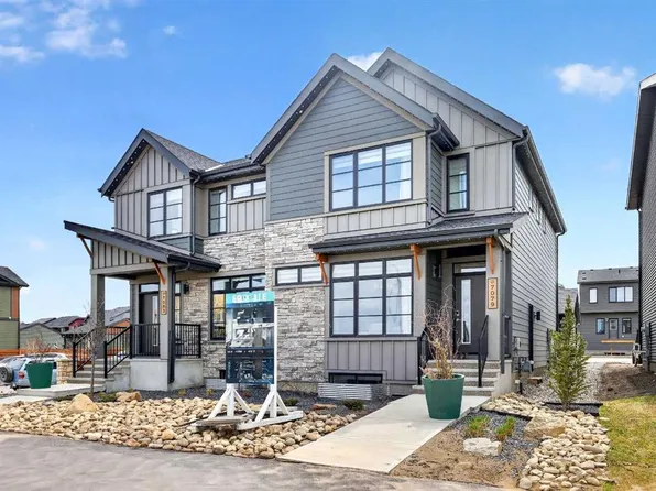 7079 NW Rangeview Ave SE, Calgary, AB T3S 0R1