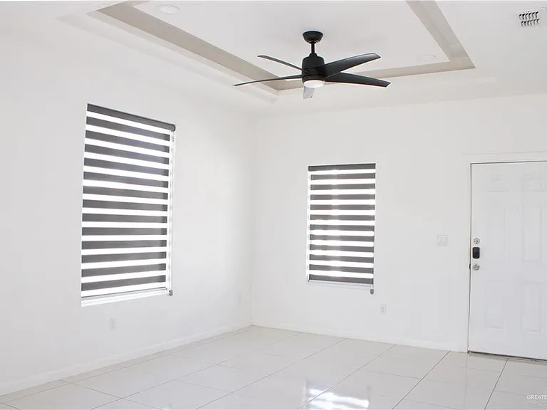 1600 Angelina Dr #4 — Photo 3