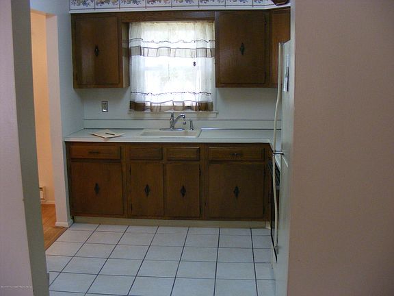 4th image of 42 Gower Ct