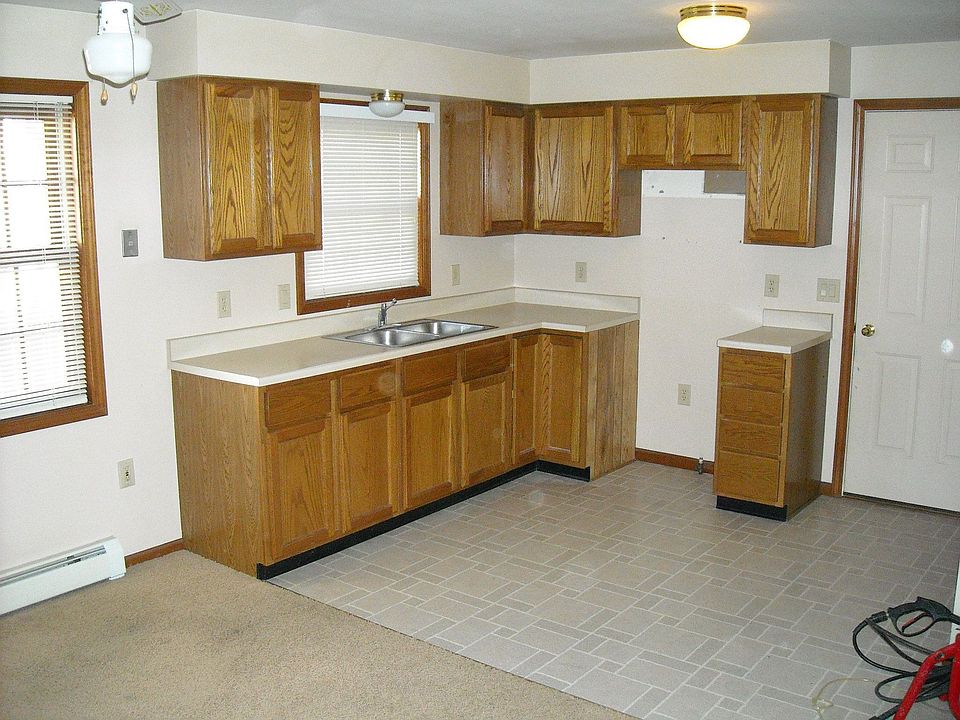 2nd image of 131 Hale St