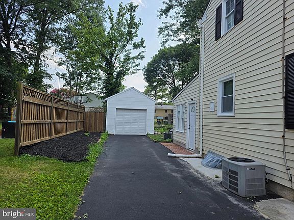 2nd image of 2029 Norhurst Way S