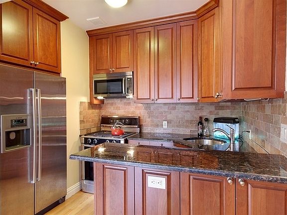3rd image of 218 Eckford St APT 2B