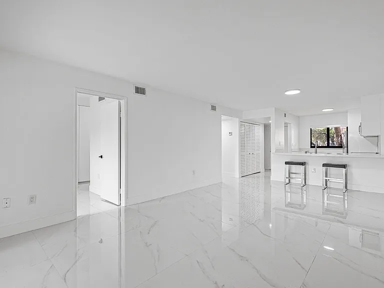 510 W Park Dr #104-3 — Photo 1
