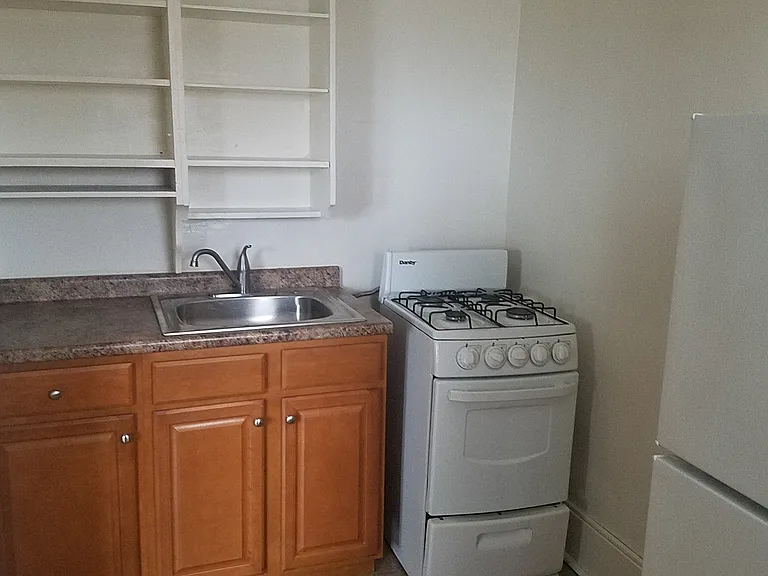 49 Troup St — Photo 35