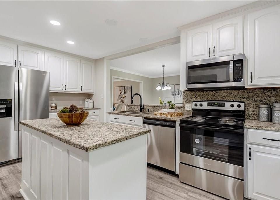 1st image of 380 Canterbury Dr