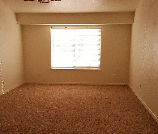 4th image of 2071 Nicholas Dr