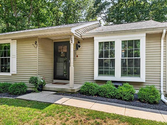 3rd image of 702 Moonraker Ct