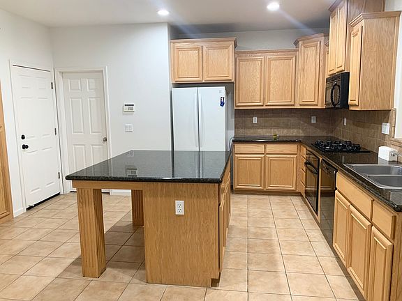4th image of 233 San Lorenzo St