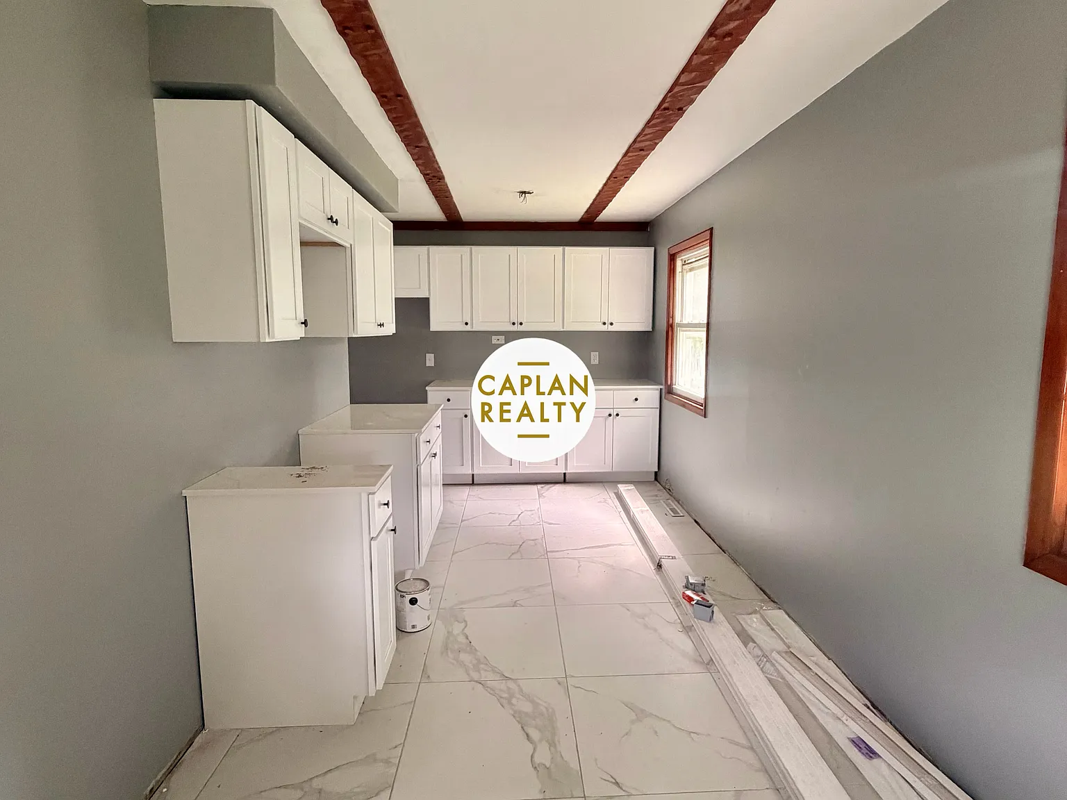 3 bed, 864 sqft, $3,500 — Photo 2