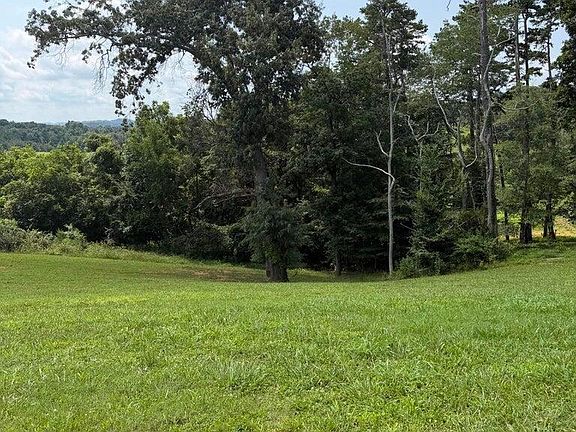 2nd image of 290 Cove Rd