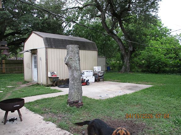 3rd image of 112 Chinaberry St
