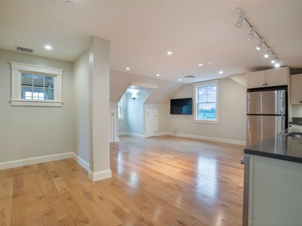 2178 Post Rd #301