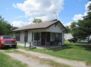 106 S 8th St, Celeste, TX 75423