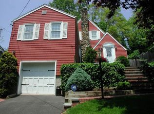 10 Woodland Ave, Glenwood Landing, NY 11547