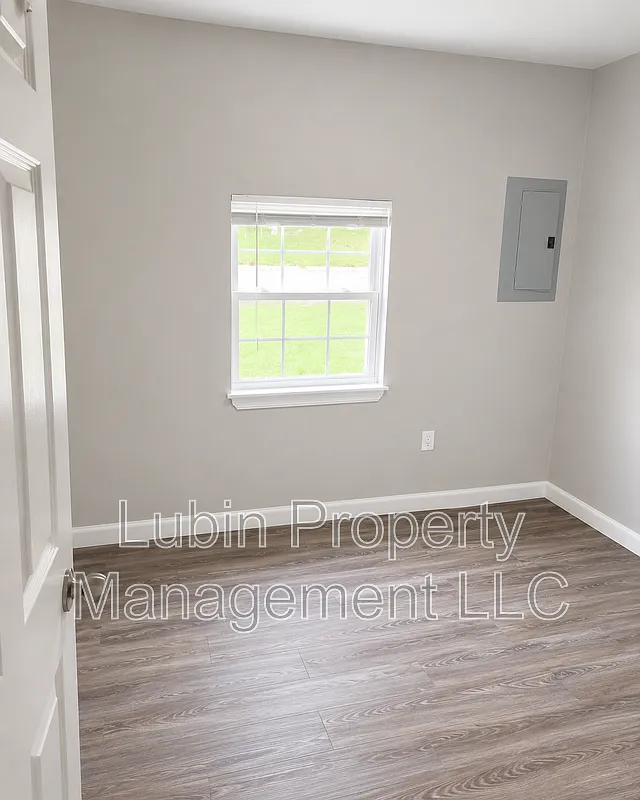 2 bed, 1.0 bath, $699 — Photo 2