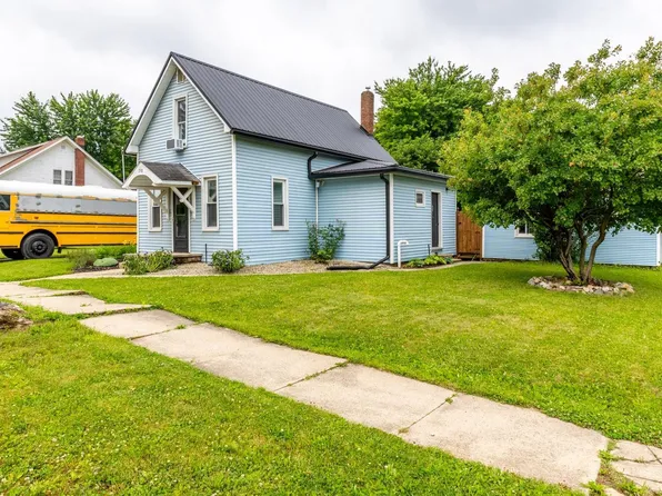 298 N Main St, Laketon, IN 46943