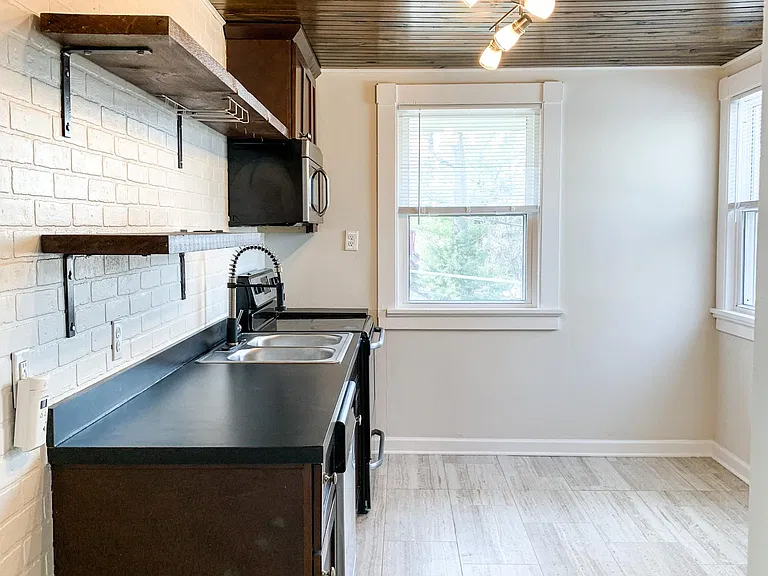 1638 Mars Ave #UP — Photo 2