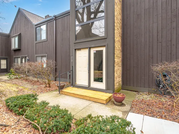 213 Paisley Ct APT D, Kalamazoo, MI 49006