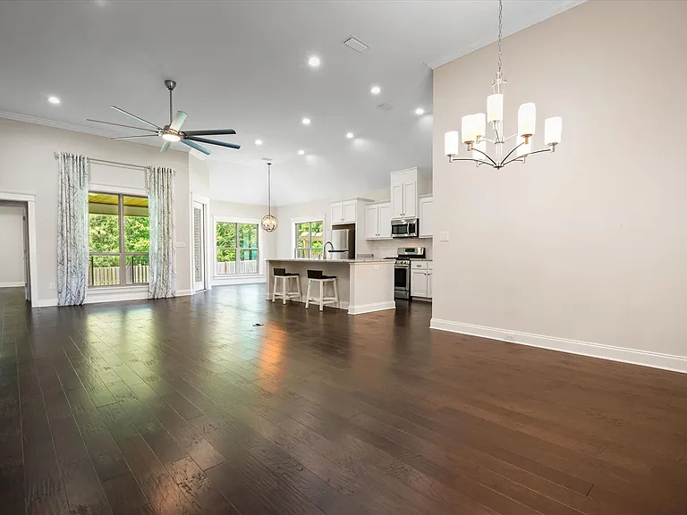 774 Dunker Ave — Photo 2