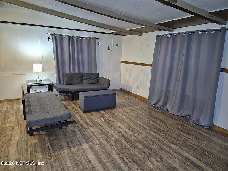 121 Cris Dr — Photo 4