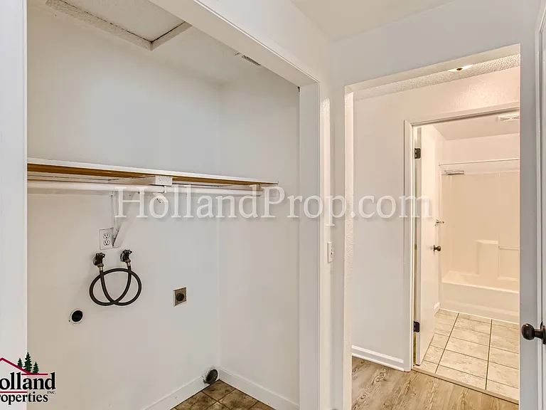 125-127 SW Edgefield Ct #127 — Photo 9