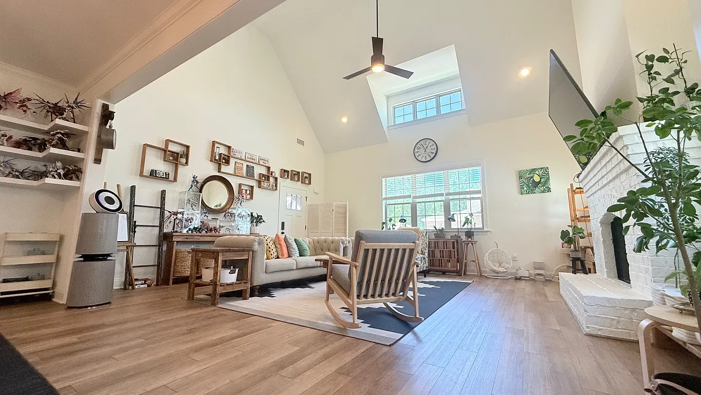 4 bed, 2314 sqft, $2,800 — Photo 3
