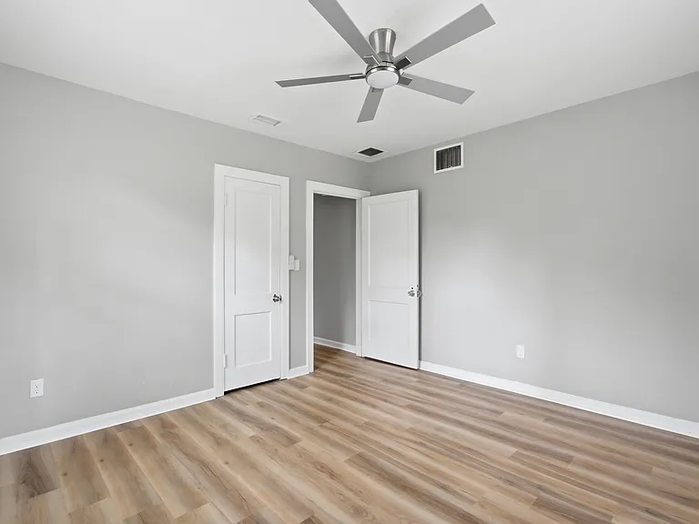 2114 Merrill Ave — Photo 17