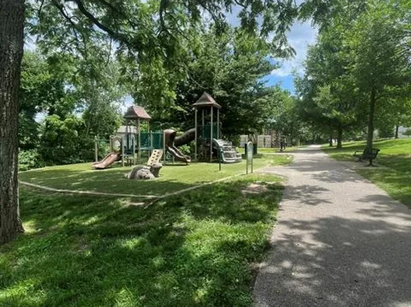 1131 Harwood Rd, Saint Louis, MO 63131