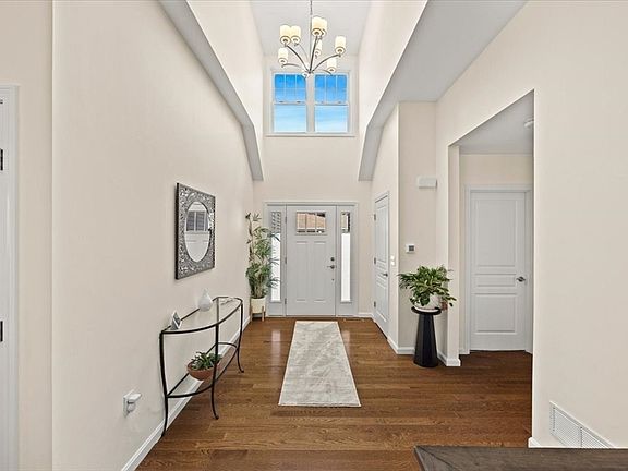 3rd image of 8 Eagle Way Unit 8