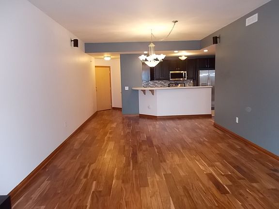 4th image of 360 W Washington Ave Unit 807