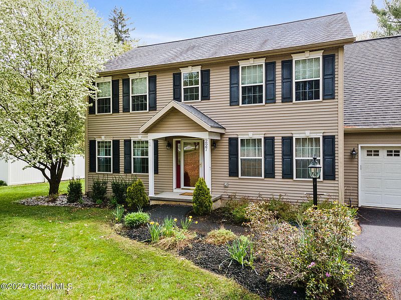 3rd image of 227 Northern Pines Road
