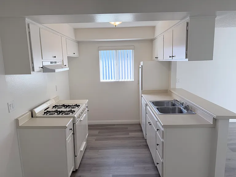 Beach Apartments — Photo 13