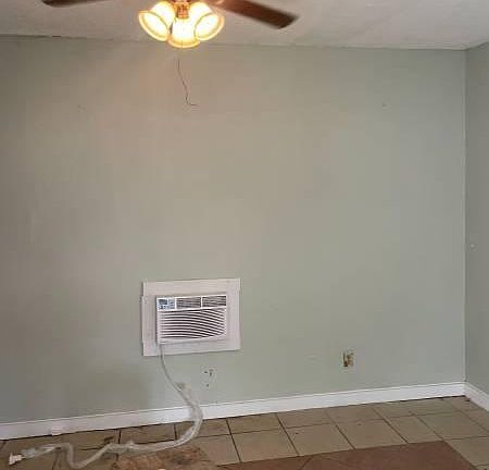 4th image of 1311 Hillcrest Dr #B