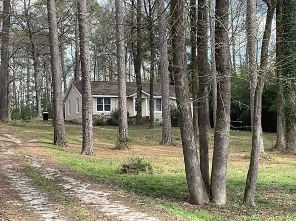 203 Poplar Rd, Alexander City, AL 35010