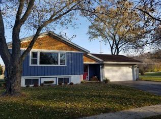 5300 Robin Dr, Greendale, WI 53129