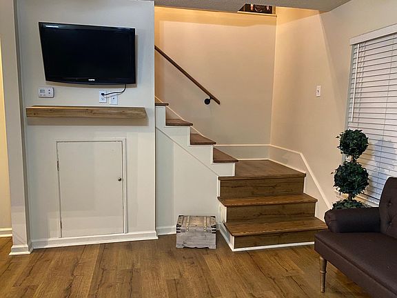 5th image of 109 Lancelot Ct APT 11