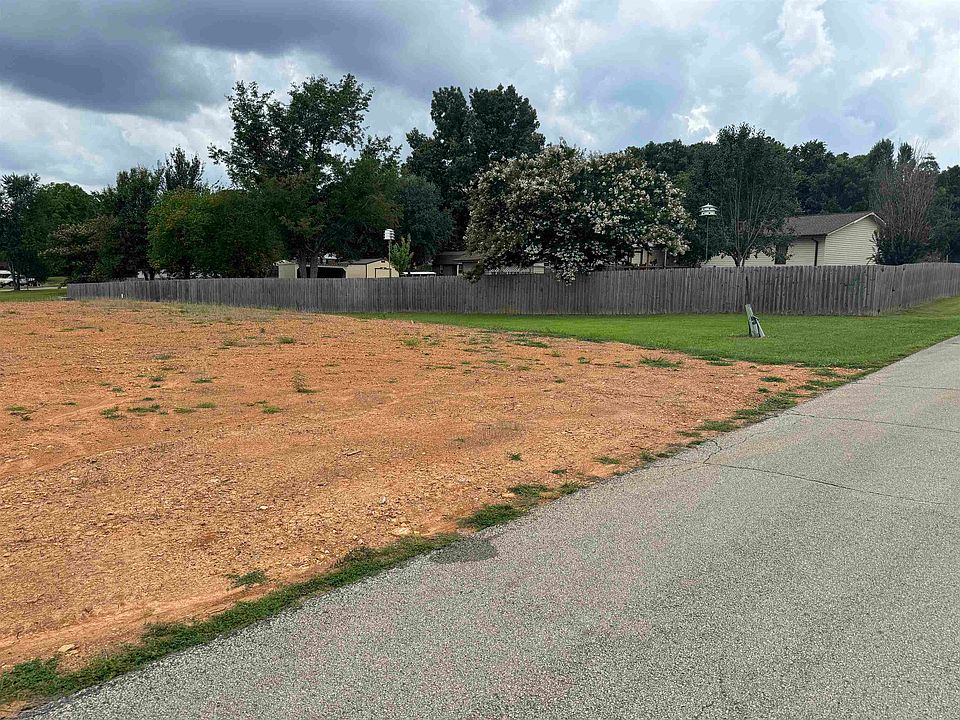 2nd image of 135 Entrance Rd