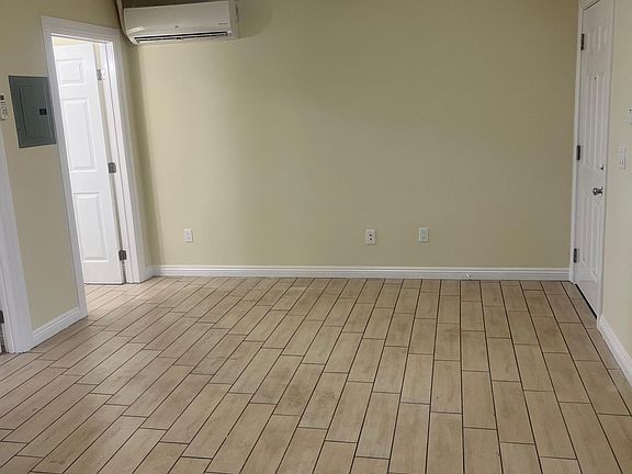 4th image of 3856 S Normandie Ave #12