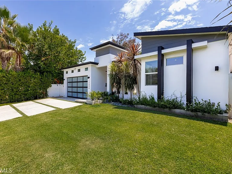 12606 Emelita St — Photo 4