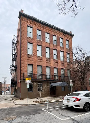 Apartment Units with In-Unit Laundry in Mt Vernon, Baltimore, MD! Photo 1