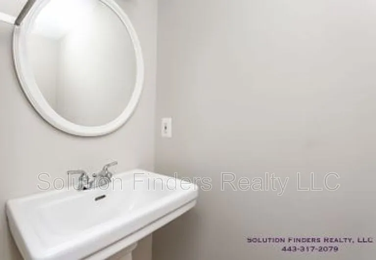3403 Hudson St — Photo 7