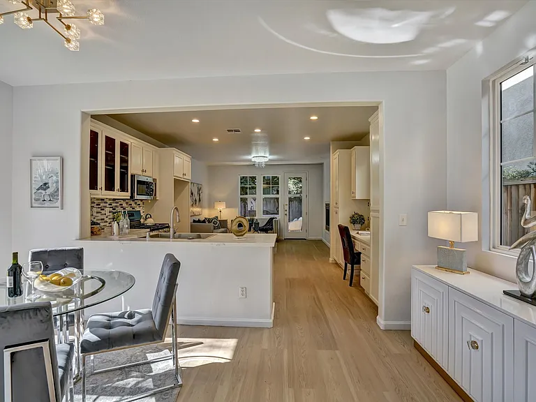 530 Cottage Park Dr — Photo 4